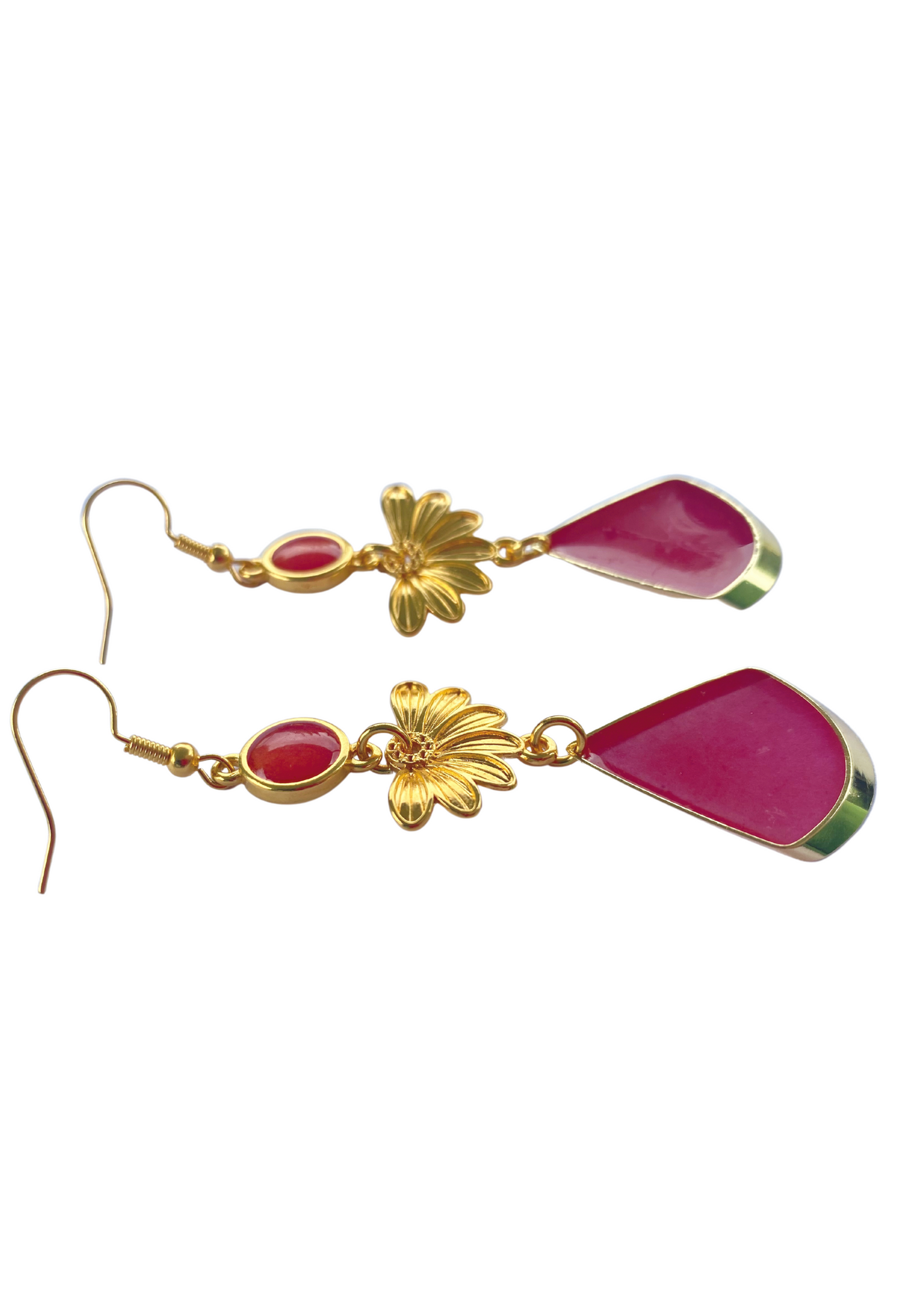 Druppelvormige oorbellen met gouden bloem