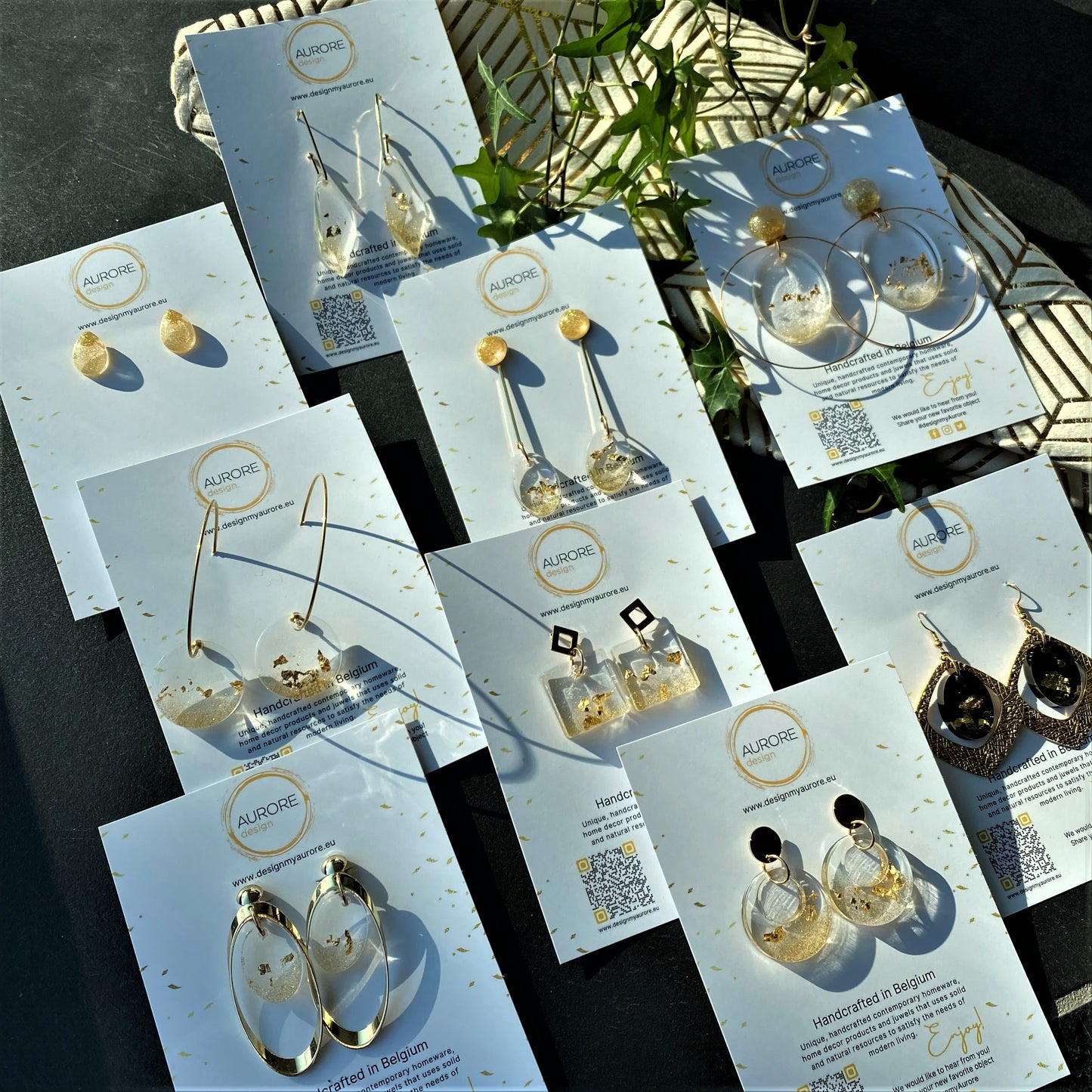 Oorbellen goudkleurige edelstaal, rondvormige hanger met 18K goudvlokken